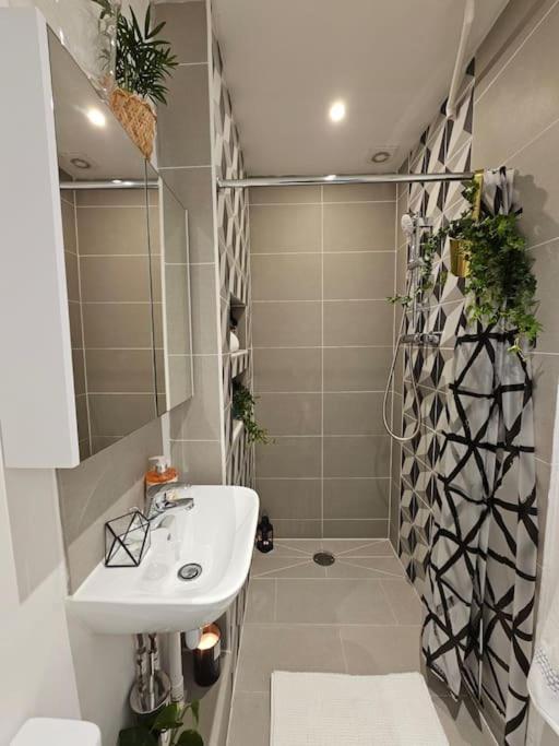 Beautiful And Spacious Flat London Exterior foto